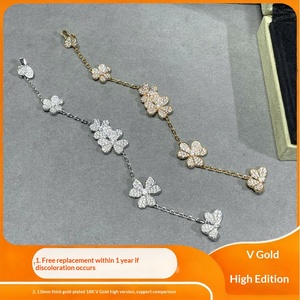 Bracciale da Donna in Ferro Placcato Oro V, Mimi Gold Clover con Diamanti, Forma a Fiore a Cinque Petali, Lavorazione Artigianale, Lussuoso e Brillante - Product Image 2