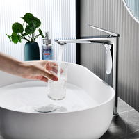 Keran Wastafel Tinggi Bahan Kuningan Solid Lapisan Krom Mengkilap Gagang Tuas Model Sayap Satu Lubang Pemasangan di Atas Meja Kamar Mandi Keran Mixer Air Panas Dingin
