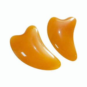 Gua Sha de Resina Portátil en Forma de Corazón de Color Amarillo con Logotipo - Product Image 2