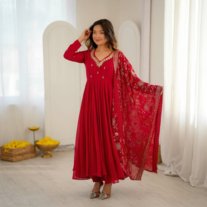 Ensemble pour femmes brodé rouge, robe à manches longues, châle plissé, tenue de style Salwar Kameez festif - Product Image 1