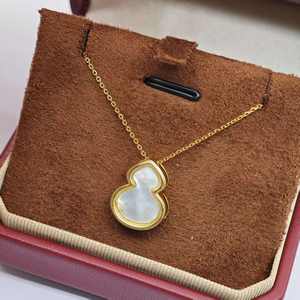 Collar con Colgante de Calabaza de Plata 925 con Madreperla y Baño de Oro, Certificado NGTC, de UM Jewelry, Regalo de Boda Unisex para Hombre y Mujer - Product Image 5