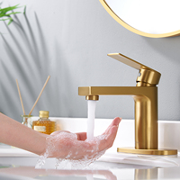 Robinet de salle de bain de conception italienne robinet en acier inoxydable de bassin plaqué par brosse d'eau chaude et froide pour hôtel avec des robinets d'eau à bas prix