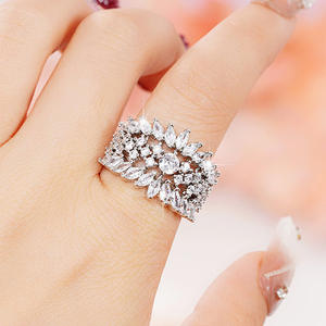 Bracelet manchette en cristal Q260, motif floral, argenté, pour femme, bijoux de mariage, serti de griffes, avec strass - Product Image 6