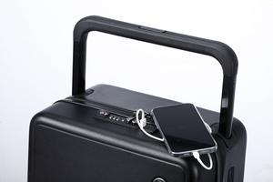 Valise d'embarquement personnalisée 20 \ "de large unisexe ABS + PC Bagages portables ODM Chargeur USB Roues pivotantes Double intérieur - Product Image 4