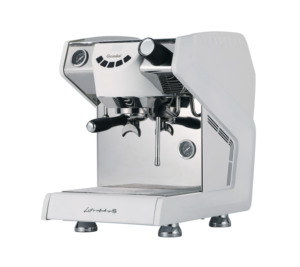 Maximisez la productivité et l'efficacité avec la machine à expresso CRM 3149 et la machine à café multifonctionnelle de Corrima - Product Image 3