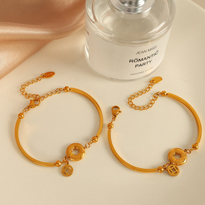 Pulsera de Cadena Minimalista Europea Americana, Color Dorado, Diseño Geométrico, Joyería Unisex para Uso Diario - Product Image 1