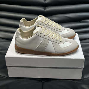 Chaussures de haute qualité, best-seller, mode classique, marque de créateur, décoration en forme de flèche, semelle épaisse, dessus en PU, coussin d'air, toutes saisons - Product Image 1