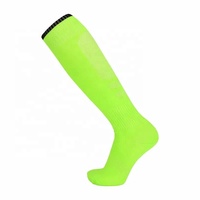 Instock Chaussettes de football de couleur unie noires pour femmes rouges bon marché bas prix