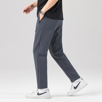 Celana Jogger Pria Kustom Cepat Kering Bahan Polyester Spandex Pinggang Elastis Celana Olahraga Bordir Gaya Kasual OEM ODM