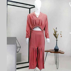 Conjunto de Dos Piezas Casual de Verano para Mujer, Top Corto Elegante con Cuello en V y Pantalones Anchos Plisados - Product Image 3
