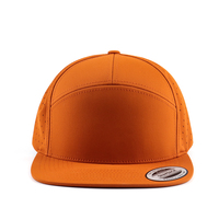 Gorra de Golf de 5 Paneles con Parche de Cuero Personalizado, Gorra de Poliéster con Cuerda, Gorra Snapback de Rendimiento Perforada con Corte Láser Personalizado, Gorra Impermeable