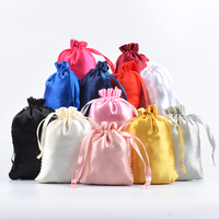 Sacs à cordon en satin de soie personnalisés avec logo sur mesure pour le rangement de perruques, bijoux et emballages cadeaux, impression sérigraphique
