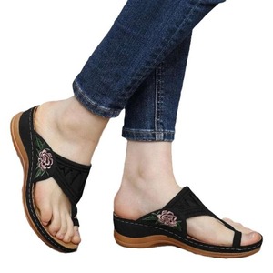 Nuove Ciabatte da Donna 2026, Taglie 41-43, con Ricamo Elettrico - Modello di Tendenza - Product Image 1