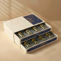Set Regalo di Campioni di Profumo di Lusso, Confezione Semicircolare a Conchiglia, Logo Personalizzato, Interno Blu Navy Stellato, Marche di Fragranze