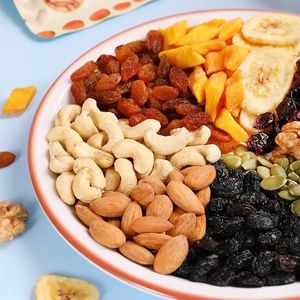 Collations nutritives aux céréales et aux noix, riches <span class=keywords><strong>en</strong></span> vitamines. Approuvé par des figures populaires. Vente <span class=keywords><strong>en</strong></span> gros d'usine. Un grand seau de fruits - Product Image 3