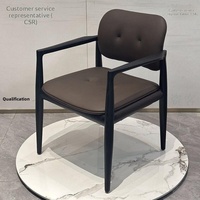 Fauteuil moderne en bois de frêne nordique italien avec dossier et accoudoirs pour salon, salle à manger et usage de loisirs, chaise de négociation