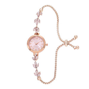Montre-bracelet scintillante pour femme avec mouvement à quartz et bracelet réglable en alliage avec diamants - Product Image 5