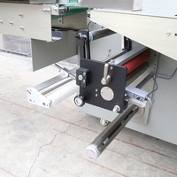 Machine d'emballage automatique de couvercle de charnière d'armoire de trois Servos