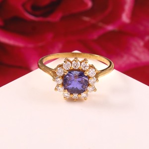 แหวนเพชรแทนซาไนต์ธรรมชาติ ทองคำ 18K สีเหลือง |   เพชรแทนซาไนต์ 0.56 กะรัต |   24 เม็ดพลอยทรงรี |   งานแต่งงานสุดโรแมนติกสุดหรู - Product Image 3