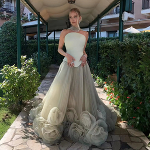 Robe de soirée élégante verte sans bretelles avec fleurs 3D, longueur ras du sol, pour mariage, bal de promo, anti-statique, pour invitées Rsm251011 - Product Image 1