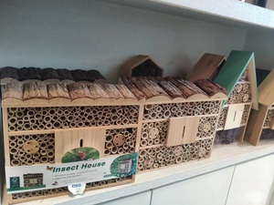 โรงแรมแมลงไม้สำหรับสวน |   บ้านสำหรับแมลงสัตว์ป่าที่ได้รับการรับรองมาตรฐาน FSC ขายส่งแบบกำหนดเอง GYIH2 - Product Image 1