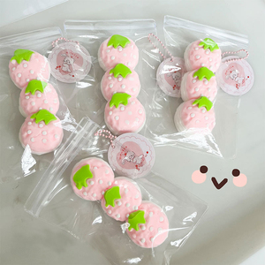 ข้อเสนอพิเศษ ของเล่นบีบซิลิโคนรูปสตรอว์เบอร์รีขนาด 11 ซม. ของเล่นบีบรูปทรงสามลูกบอล สำหรับทุกวัย บรรเทาความเครียด - Product Image 3