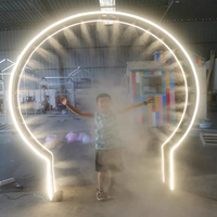 Arche de brume interactive en métal PE pour l'aménagement paysager, utilisation intérieure/extérieure, parcs d'aventure, garderies, centres commerciaux, écoles, maison