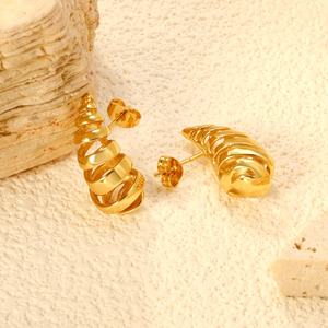 ต่างหูครึ่งวงกลมแบบหนา ดีไซน์ใหม่ วัสดุสแตนเลสชุบทอง 18k ป้องกันการแพ้ รูปทรงหยดน้ำ น้ำหนักเบา - Product Image 5