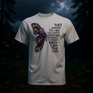 Camiseta inspiradora para mujer con la frase "I Am the Storm" - Producto promocional - Product Image 3