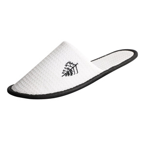 Pantuflas Blancas Tipo Waffle Personalizadas y Económicas, Pantuflas Desechables para Baño y Spa para Hotel, OEM - Product Image 4