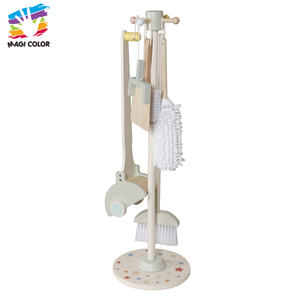 Ensemble d'outils de nettoyage <span class=keywords><strong>en</strong></span> <span class=keywords><strong>bois</strong></span> pour enfants avec support de rangement, balai, serpillière et pelle à poussière - <span class=keywords><strong>Jouet</strong></span> de simulation de ménage pour tout-petits W10L067 - Product Image 1