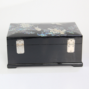 Cofanetto Portagioie in Legno Intarsiato di Lusso con Madreperla e Intarsi Luminosi, Cornice Unica, Regalo Esclusivo, Decorazione per la Casa - Product Image 2