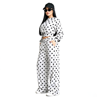 Ensemble cargo streetwear pour femme avec logo personnalisé, haut à manches longues à fermeture éclair et col à revers, pantalon cargo multi-poches avec cordon de serrage, tenue tendance en 2 pièces