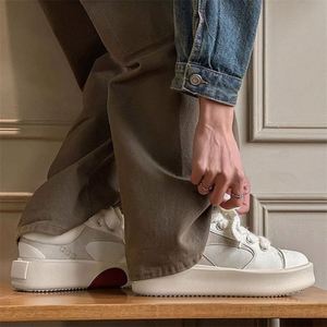 Chaussures tendance pour couples, baskets décontractées polyvalentes à semelle épaisse et rehaussante, modèle Koala Gray Niche Heart Board Shoes, blanches - Product Image 4