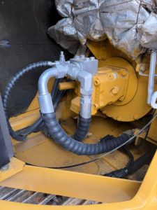 Topadora de cadenas CAT D7G de segunda mano, totalmente reacondicionada, equipada con desgarrador de triple diente para trabajos de minería y nivelación de terrenos. - Product Image 6