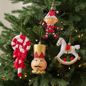 Adorno Colgante de Plástico Colorido con Diseño de Elfo Soldado para Árbol de Navidad, Estilo Europeo y Americano, Decoración Navideña Transfronteriza - Product Image 1