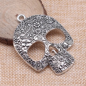 Colgante <span class=keywords><strong>de</strong></span> Calavera Floral <span class=keywords><strong>de</strong></span> Azúcar 66x49mm <span class=keywords><strong>de</strong></span> Aleación <span class=keywords><strong>de</strong></span> Zinc Plateado Antiguo para Decoración <span class=keywords><strong>de</strong></span> Altar del Día <span class=keywords><strong>de</strong></span> <span class=keywords><strong>Muertos</strong></span> - Product Image 2