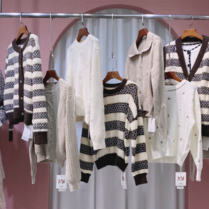 Maglione di <span class=keywords><strong>Cashmere</strong></span> da <span class=keywords><strong>donna</strong></span> <span class=keywords><strong>in</strong></span> vendita all'ingrosso di abbigliamento di seconda mano a magazzino scontato - Product Image 2