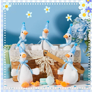 8750 Peluche de Ganso Blanco Pequeño Personalizado OEM con Lazo Azul y Gorros de Cumpleaños, Recuerdos para Baby Shower, Regalos para Familiares y Amigos - Product Image 3