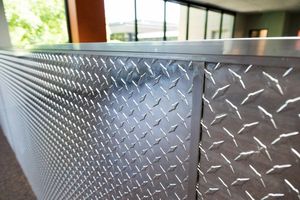 Plaque de bande de roulement en <span class=keywords><strong>aluminium</strong></span> d'usine 5 barres diamant feuille à carreaux en alliage d'<span class=keywords><strong>aluminium</strong></span> anti-dérapant pour camion/remorque/boîte à outils/stock de plancher - Product Image 3