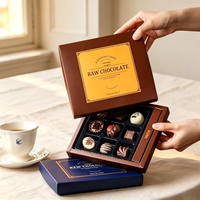 Boîtes cadeaux carrées personnalisées pour chocolats (2 pièces) avec couvercle et base, pour chocolats bruts, avec plateau intérieur en plastique, pour Noël et mariages