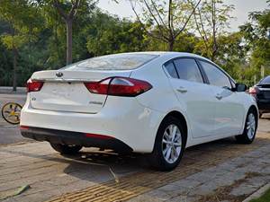 Voitures d'<span class=keywords><strong>occasion</strong></span> <span class=keywords><strong>Kia</strong></span> K3 2016 1.6L <span class=keywords><strong>automatique</strong></span> berline d'<span class=keywords><strong>occasion</strong></span> 4 portes essence 5 places pneus R16 boîte de vitesses <span class=keywords><strong>automatique</strong></span> à commande manuelle conduite à gauche - Product Image 4