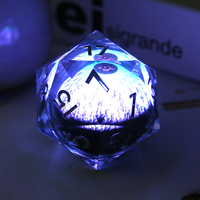 55mm LED bord pointu polyédrique D & D D20 dés Dragon Eye vert unique D20 dés s'allument à la main liquide Core dés D20 pour jeu RPG