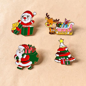เข็มกลัดโลหะเคลือบลายพิมพ์ตัวอักษรแบบเฟียร์รี่สไตล์การ์ตูนคริสต์มาส น่ารัก ลายซานตาคลอสและกวางเรนเดียร์ - Product Image 2