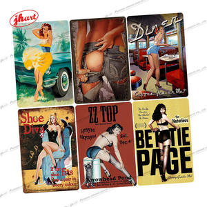 ピンナップガール メタルサインプレート コーヒー バックヤード バー ガーデン ウォールデコ ビンテージ チームロゴ エンボス メタルプラーク ブリキ看板 - Product Image 1