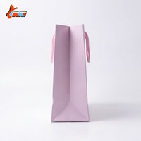 Sacs shopping en papier rose de luxe personnalisés, logo imprimé en feuille d'or, sacs d'emballage cadeau avec poignée en corde pour boutique de vêtements