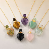 Vente en gros de pendentifs en forme de cœur en cristal naturel brut, flacon de parfum en jade en forme de cœur, flacon d'huile essentielle parfumée, collier