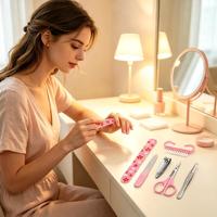 Ensemble de manucure floral rose 6 pièces, kit de soin des ongles portable, lime à ongles, coupe-ongles, pousse-cuticules, ciseaux, pincettes, brosse, pour la maison et les voyages