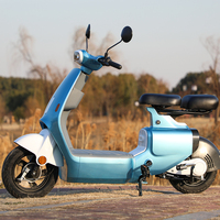 Scooter électrique classique vintage avec pédales, cyclomoteur électrique, moto électrique 1500W