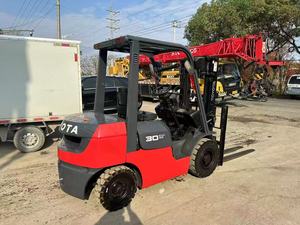 Mini chariot élévateur KOMATSU FD30 de 3 tonnes d'occasion avec moteur et moteur en vente de stock - Product Image 6